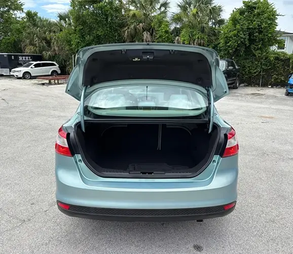 Ford Focus rear three-quarter view
