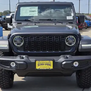 Jeep Gladiator vs. Ford Ranger: Why the Jeep Gladiator is the Better Pickup Truck for Drivers in Sulphur Springs, TX