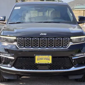 Jeep Grand Cherokee vs. Dodge Durango: Why the Jeep Grand Cherokee is the Better SUV for Drivers in Sulphur Springs, TX