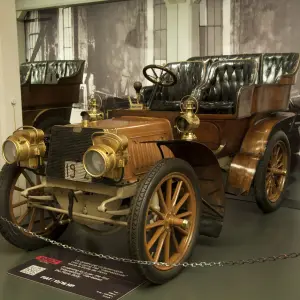 Who Makes Fiat? A Century of Italian Automotive Innovation and Family Legacy