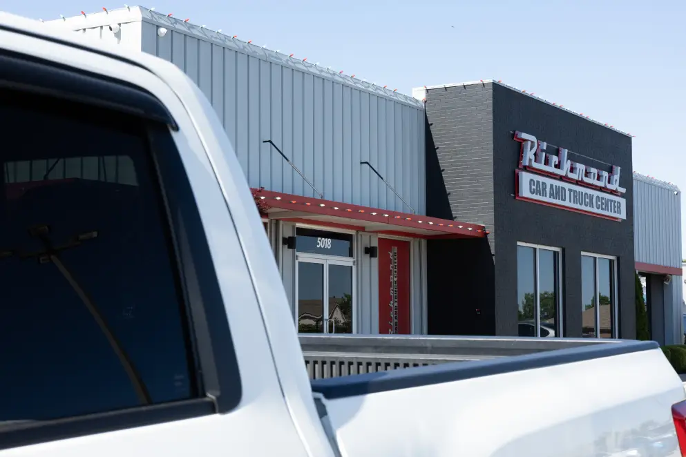 Mike and Sherri Ackler greeting a customer at Richmond Car & Truck Center in Richmond, KY