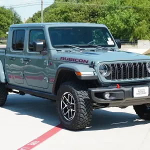 Jeep Gladiator vs. Honda Ridgeline: Why the Jeep Gladiator is the Better Pickup Truck for Drivers in Weatherford, TX
