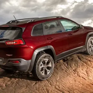 The 2018 Jeep Cherokee appeals to drivers near Lincoln NE - Schrier Automotive
