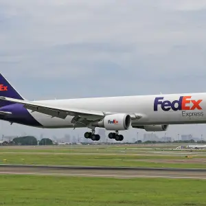 Why FedEx Contractors Choose Used Box Trucks from Signature Truck Center
