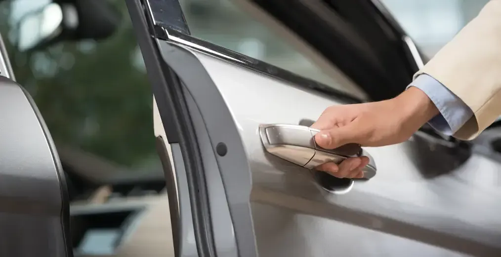 Concierge service assisting with a personalized vehicle pickup experience