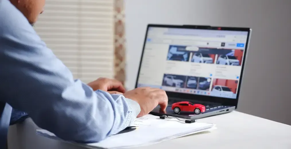 Customer browsing Ultimate Powersports online inventory for a virtual vehicle purchase experience