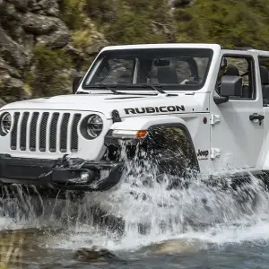 2022 Jeep Wrangler vs. 2022 Ford Bronco in Baxley, GA