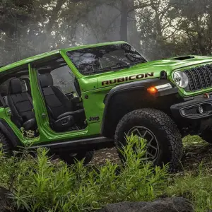2026 Jeep Wrangler vs Jeep Grand Cherokee: Which SUV Fits Your Lifestyle?