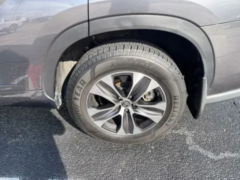 More photos of 2023 Toyota Highlander Hybrid XLE at Hixson Autoplex of Alexandria Ford, LA