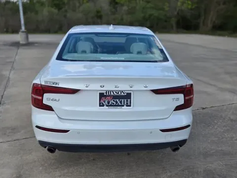 More photos of 2020 Volvo S60 T5 Momentum at Hixson Ford Leesville, LA