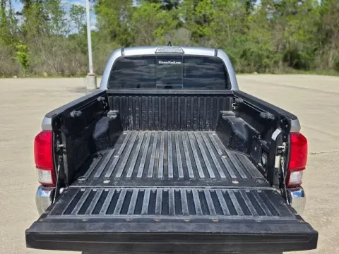 More photos of 2017 Toyota Tacoma SR at Hixson Ford Leesville, LA