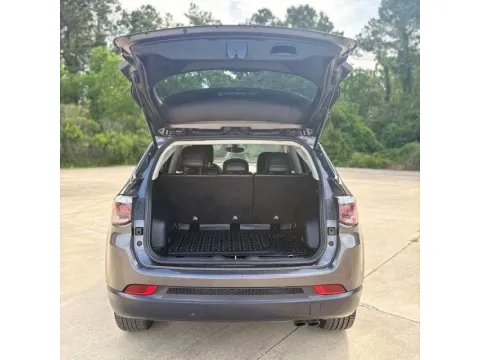 More photos of 2021 Jeep Compass Altitude at Hixson Ford Leesville, LA