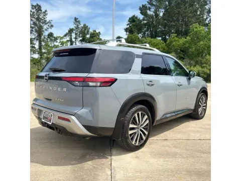 More photos of 2022 Nissan Pathfinder Platinum at Hixson Ford Leesville, LA