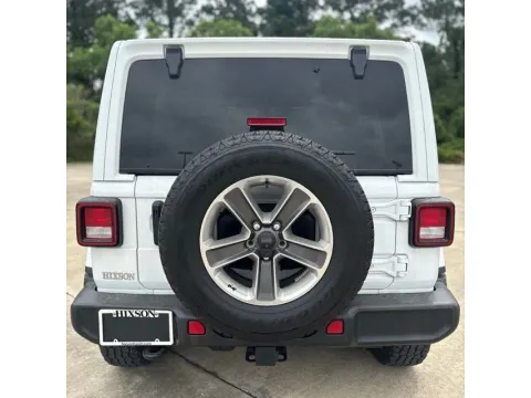 More photos of 2022 Jeep Wrangler Unlimited Sahara at Hixson Ford Leesville, LA