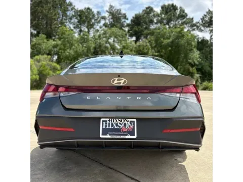 More photos of 2024 Hyundai Elantra SEL at Hixson Ford Leesville, LA