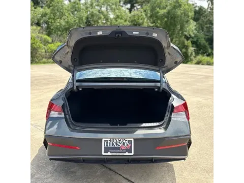 More photos of 2024 Hyundai Elantra SEL at Hixson Ford Leesville, LA