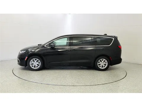 More photos of 2023 Chrysler Pacifica Touring L at Tom Gill Chevrolet, KY