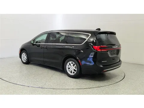 More photos of 2023 Chrysler Pacifica Touring L at Tom Gill Chevrolet, KY