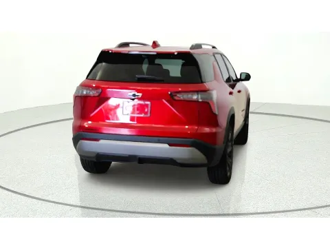 More photos of 2027 Chevrolet Equinox FWD LT at Tom Gill Chevrolet, KY