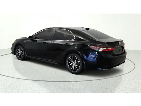 More photos of 2021 Toyota Camry Hybrid SE at Tom Gill Chevrolet, KY