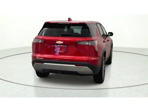 More photos of 2027 Chevrolet Equinox FWD LT at Tom Gill Chevrolet, KY