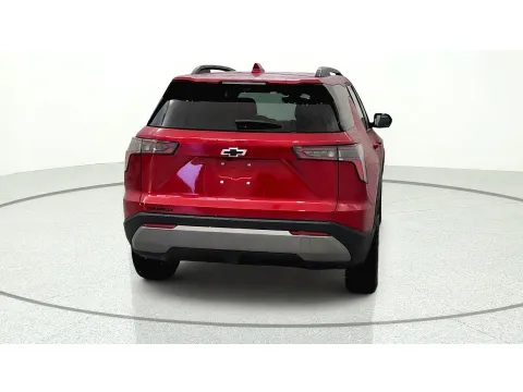 More photos of 2027 Chevrolet Equinox FWD LT at Tom Gill Chevrolet, KY