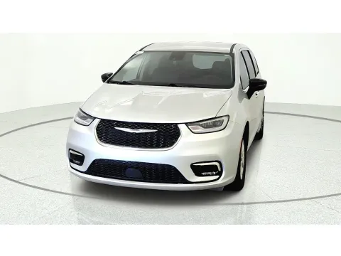 Photos of 2024 Chrysler Pacifica Touring L for sale in Florence, KY at Tom Gill Chevrolet