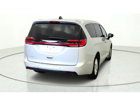 More photos of 2024 Chrysler Pacifica Touring L at Tom Gill Chevrolet, KY