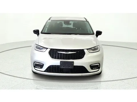 Photos of 2024 Chrysler Pacifica Touring L for sale in Florence, KY at Tom Gill Chevrolet