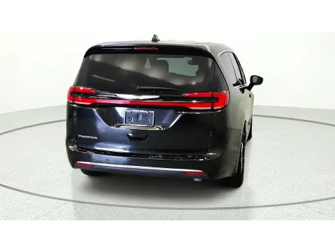 More photos of 2023 Chrysler Pacifica Touring L at Tom Gill Chevrolet, KY