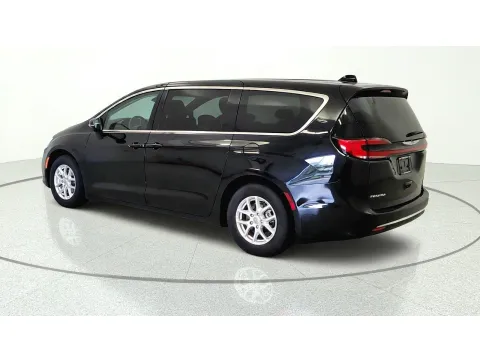 More photos of 2023 Chrysler Pacifica Touring L at Tom Gill Chevrolet, KY
