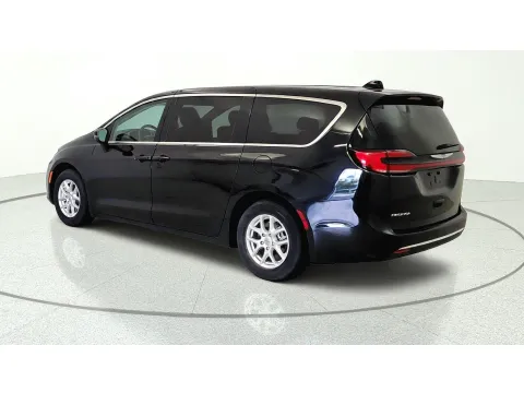 More photos of 2023 Chrysler Pacifica Touring L at Tom Gill Chevrolet, KY