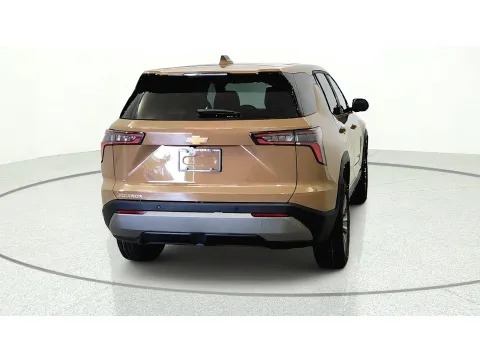 More photos of 2027 Chevrolet Equinox FWD LT at Tom Gill Chevrolet, KY