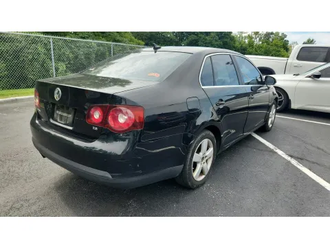 Photos of 2009 Volkswagen Jetta Sedan SE for sale in Florence, KY at Tom Gill Chevrolet