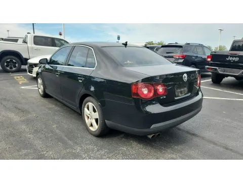 More photos of 2009 Volkswagen Jetta Sedan SE at Tom Gill Chevrolet, KY