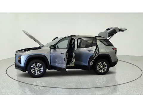 More photos of 2027 Chevrolet Equinox FWD LT at Tom Gill Chevrolet, KY