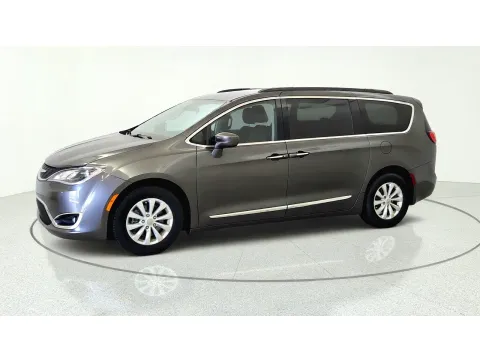 More photos of 2017 Chrysler Pacifica Touring-L at Tom Gill Chevrolet, KY