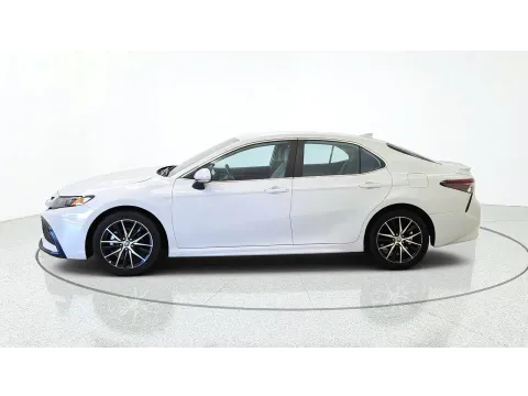 More photos of 2024 Toyota Camry SE at Tom Gill Chevrolet, KY