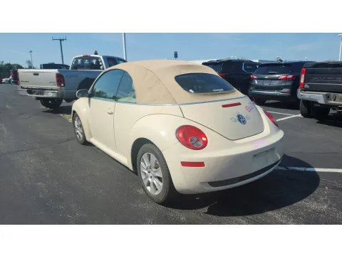 More photos of 2009 Volkswagen New Beetle Convertible S at Tom Gill Chevrolet, KY