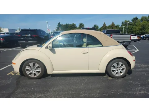 More photos of 2009 Volkswagen New Beetle Convertible S at Tom Gill Chevrolet, KY