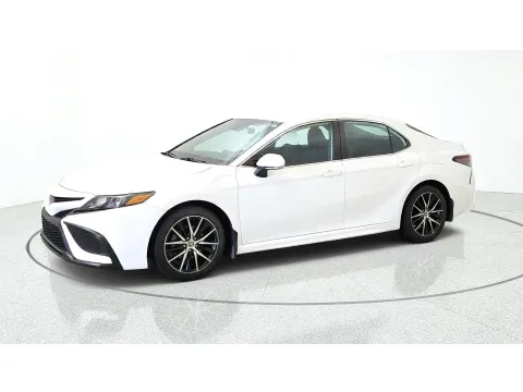 More photos of 2023 Toyota Camry SE at Tom Gill Chevrolet, KY