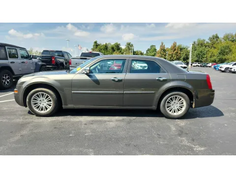 More photos of 2010 Chrysler 300 Touring at Tom Gill Chevrolet, KY