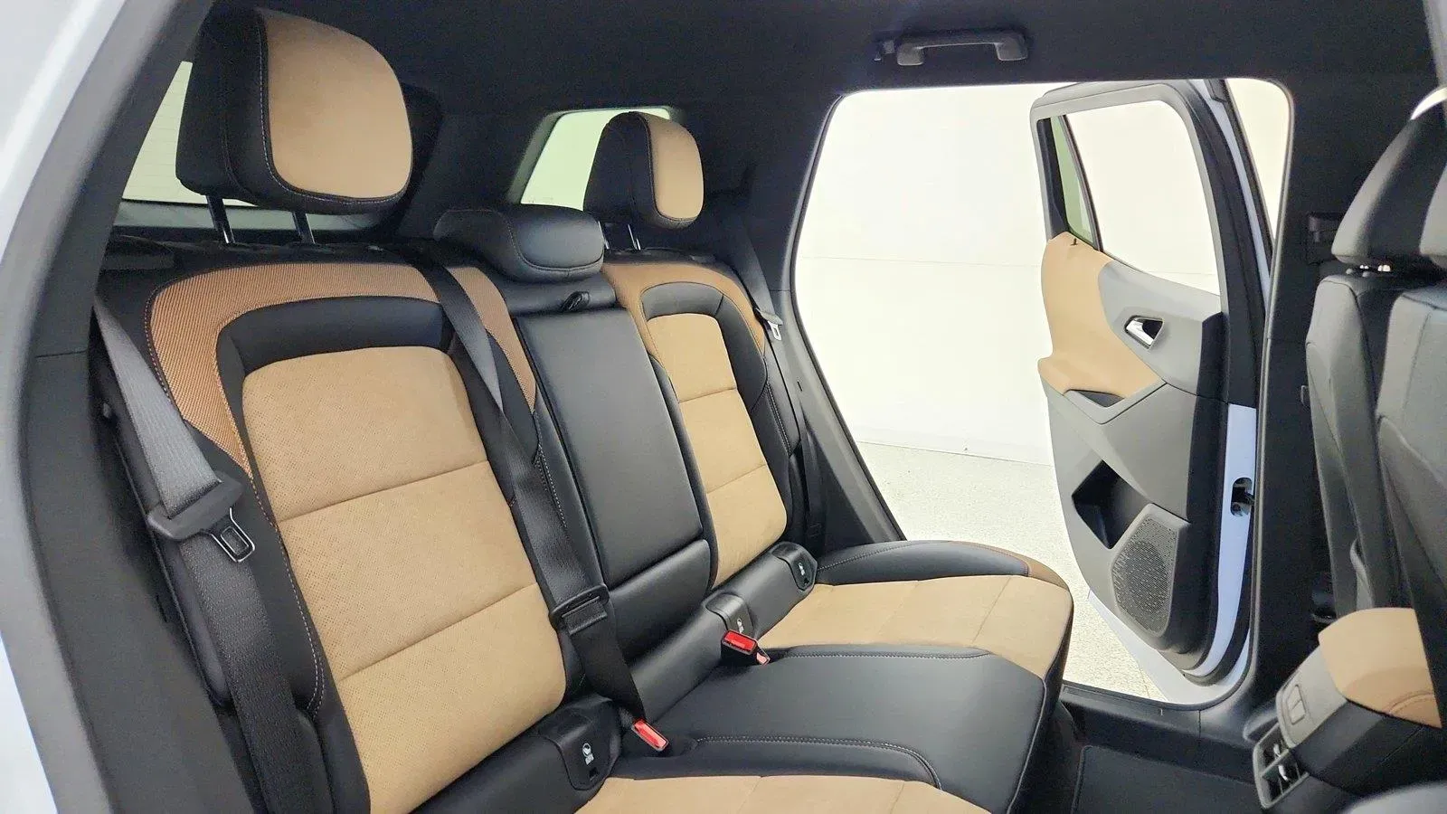 2027 Chevrolet Equinox ACTIV - Photo 33