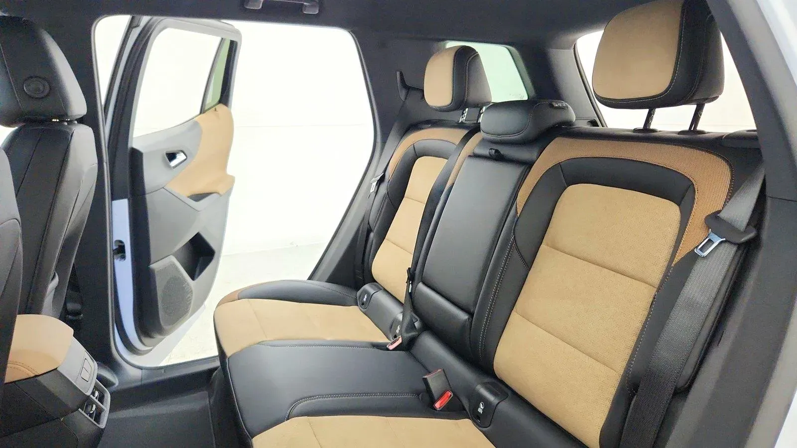 2027 Chevrolet Equinox ACTIV - Photo 25