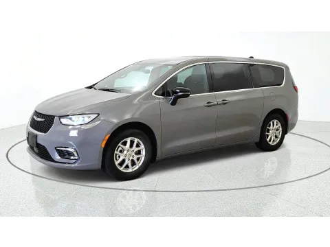 More photos of 2025 Chrysler Pacifica Select at Tom Gill Chevrolet, KY