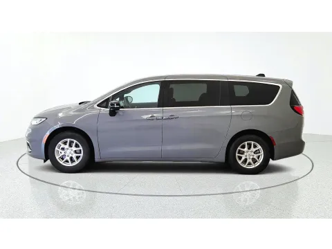 More photos of 2025 Chrysler Pacifica Select at Tom Gill Chevrolet, KY