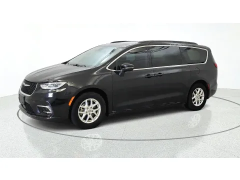 More photos of 2022 Chrysler Pacifica Touring L at Tom Gill Chevrolet, KY