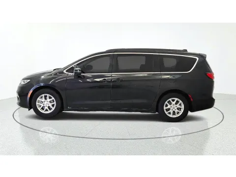 More photos of 2022 Chrysler Pacifica Touring L at Tom Gill Chevrolet, KY