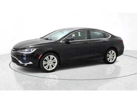More photos of 2016 Chrysler 200 Limited at Tom Gill Chevrolet, KY
