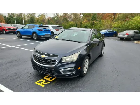 More photos of 2015 Chevrolet Cruze LS at Tom Gill Chevrolet, KY